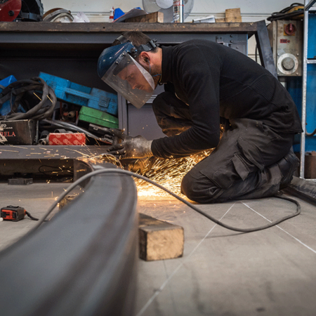 Modification d'une pièce de tôle - Atelier de chaudronnerie - AMTI Nantes (44) - Assistance Maintenance Technique Industrielle